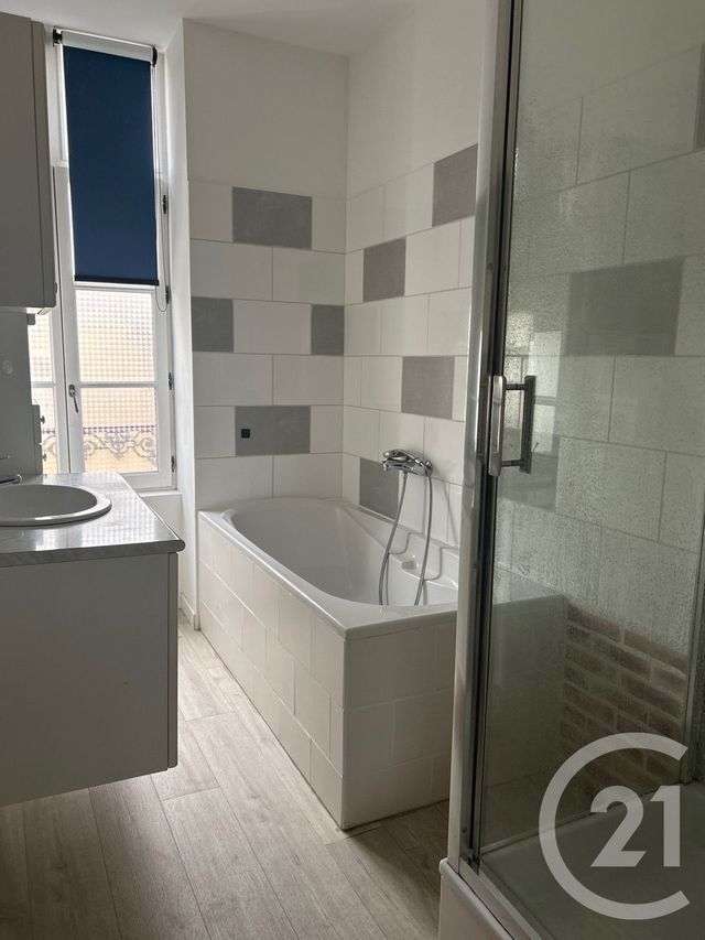 Appartement T3 &agrave; louer - 3 pi&egrave;ces - 61 m2 - Ombree D Anjou - 49 - PAYS-DE-LOIRE